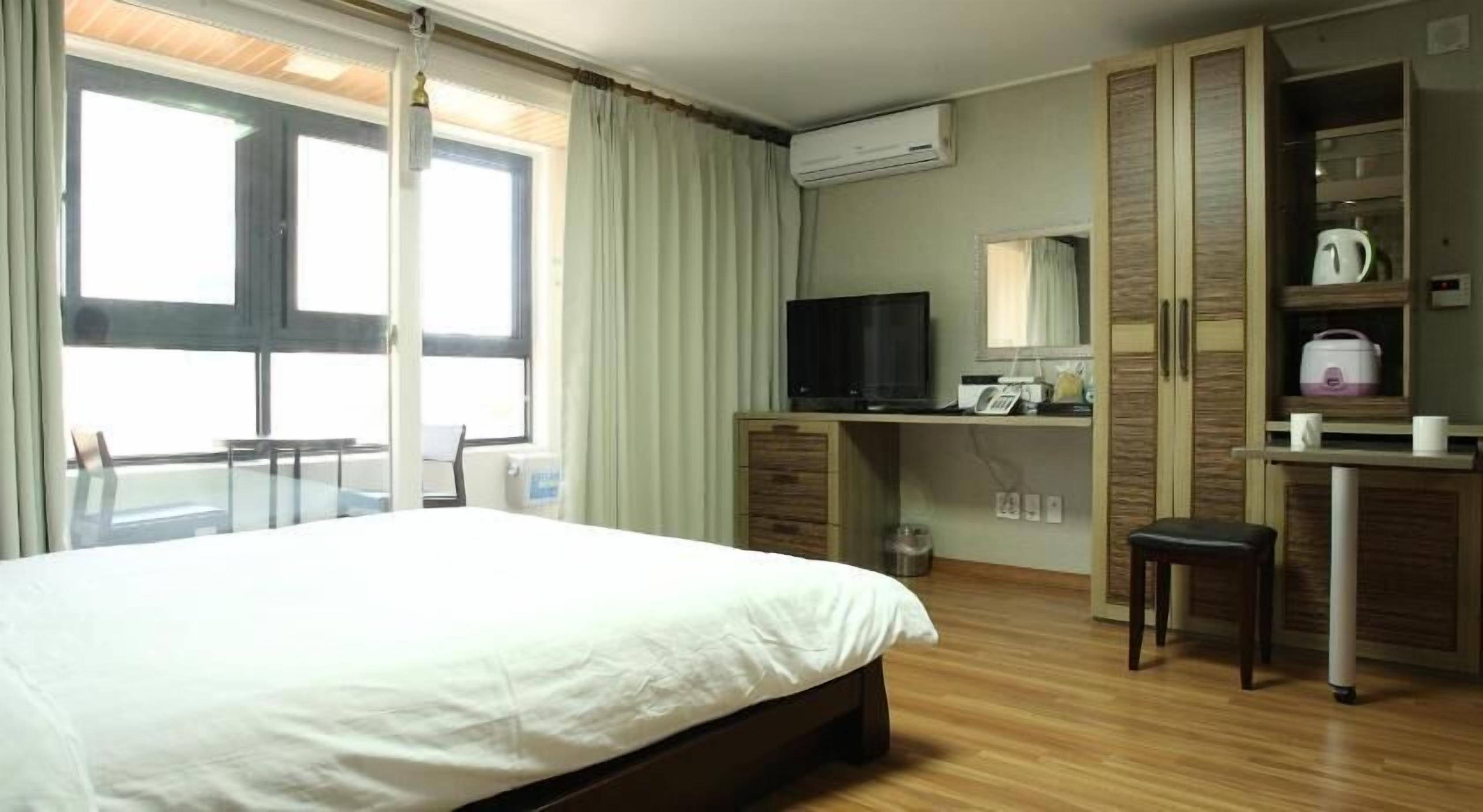Desk, free WiFi, bed sheets