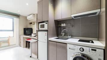 Standard-Doppelzimmer | Eigene Küche | Kühlschrank, Mikrowelle, Wasserkocher, Reiskocher