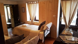 Triple Room | Premium bedding, desk, free cots/infant beds, free WiFi - Locanda Aquila Bianca (Valprato Soana)