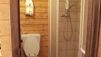 Dusche, kostenlose Toilettenartikel, Haartrockner, Handtücher