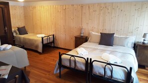 Premium bedding, desk, free cribs/infant beds, free WiFi