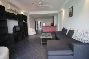 Deluxe One Bedroom Apartment | Literie de qualité, minibar, coffre-fort, lit d’appoint (supplément)