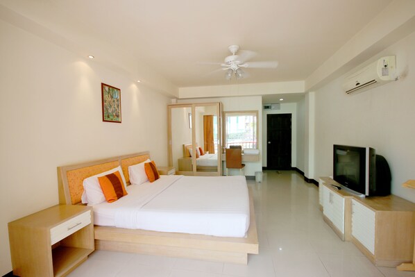 Chambre Deluxe double | Literie de qualité, minibar, coffre-fort, lit d’appoint (supplément)