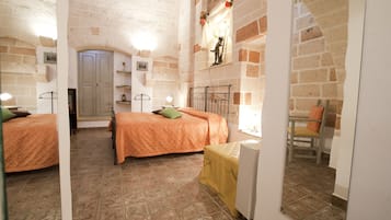 Deluxe Double Room | Down comforters, minibar, in-room safe, individually furnished