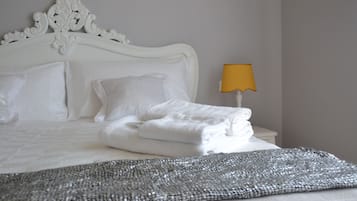 In-room safe, desk, laptop workspace, soundproofing