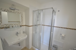 Shower, free toiletries, hair dryer, bidet