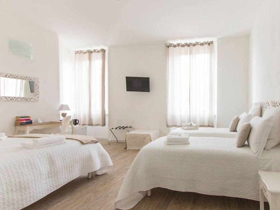 Family Room | In-room safe, desk, laptop workspace, soundproofing