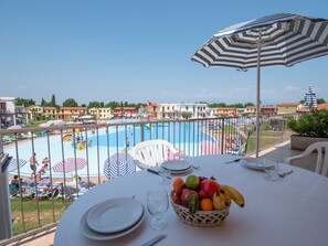 Apartamento standard, 2 quartos, sacada, vista para o jardim | Terraço/pátio