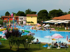 Piscina externa sazonal