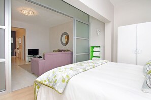 Apartment, 1 Bedroom | 1 bedroom, premium bedding, individually furnished, iron/ironing board - 11 Portswood Mews (Cape Town)