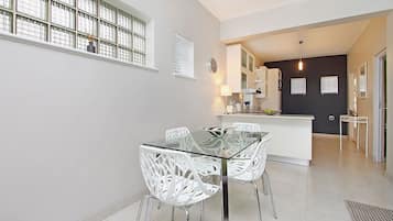 Apartment, 1 Bedroom | In-room dining