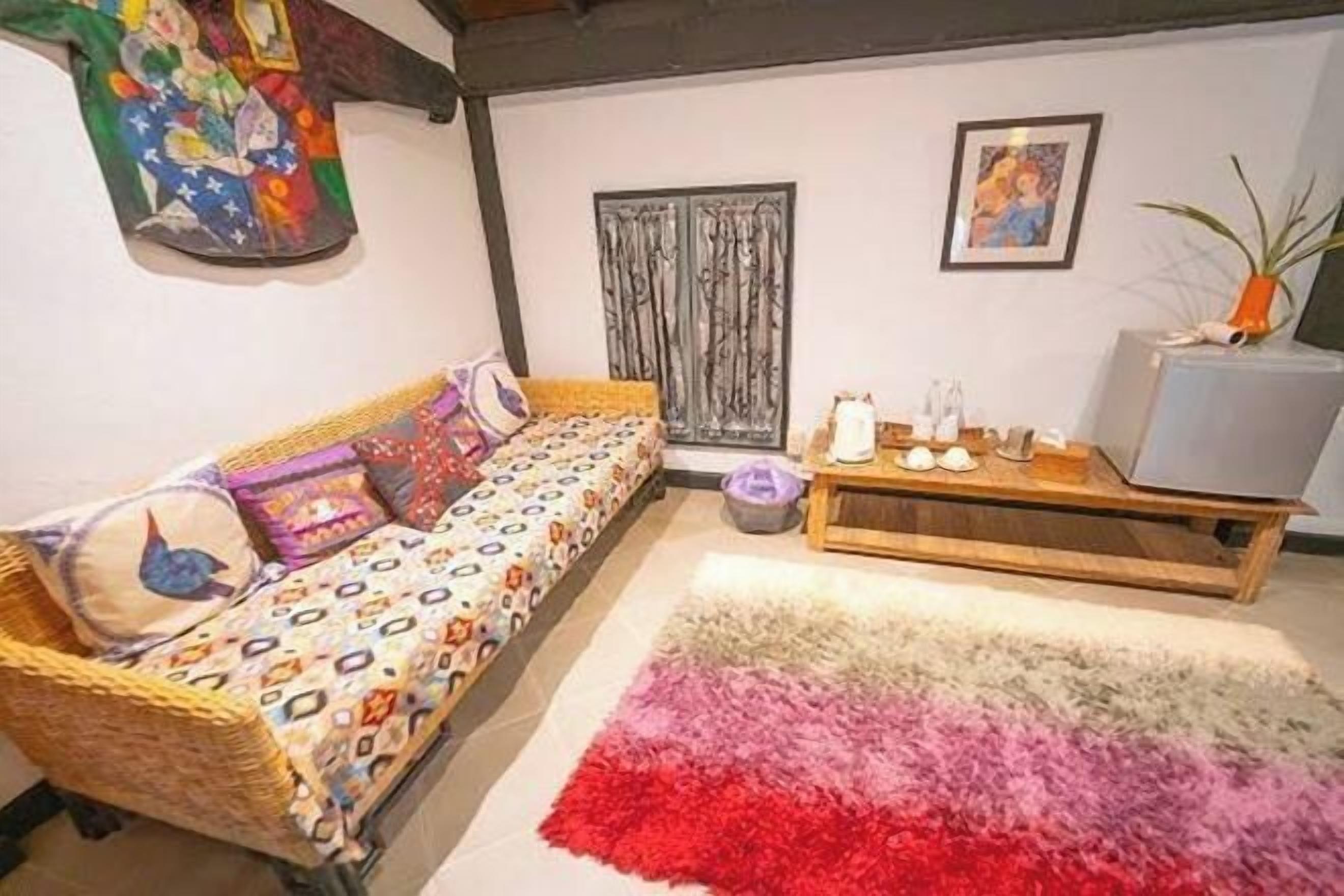 Living area | 32-inch LCD TV with cable channels, TV