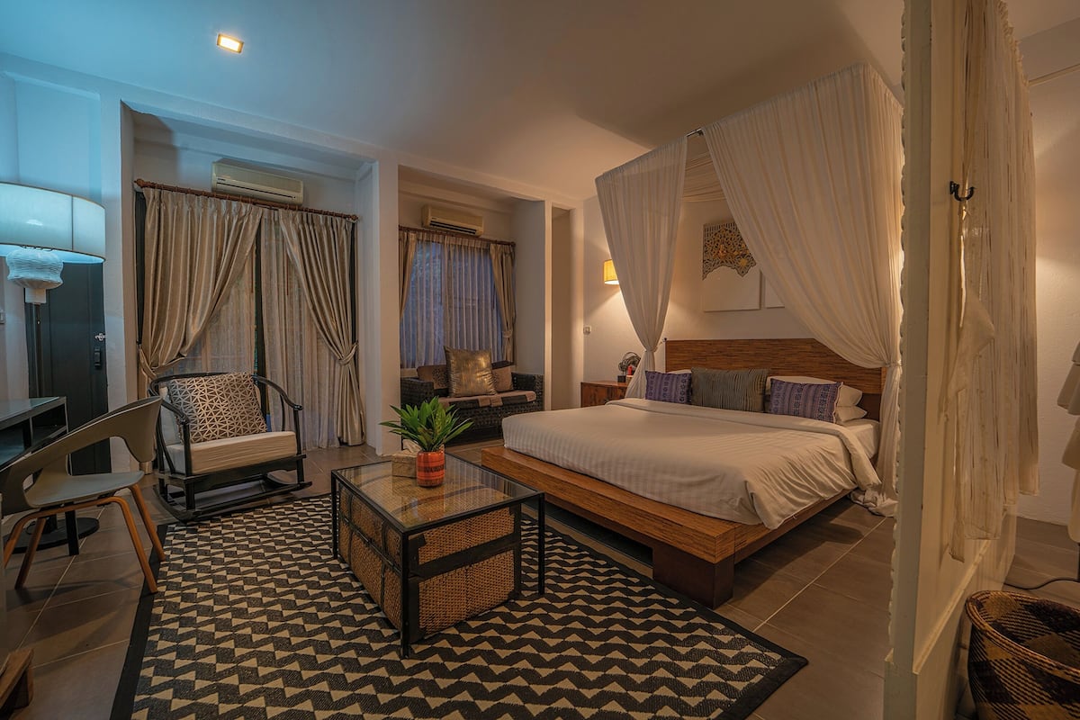 1 chambre, minibar, coffres-forts dans les chambres, bureau