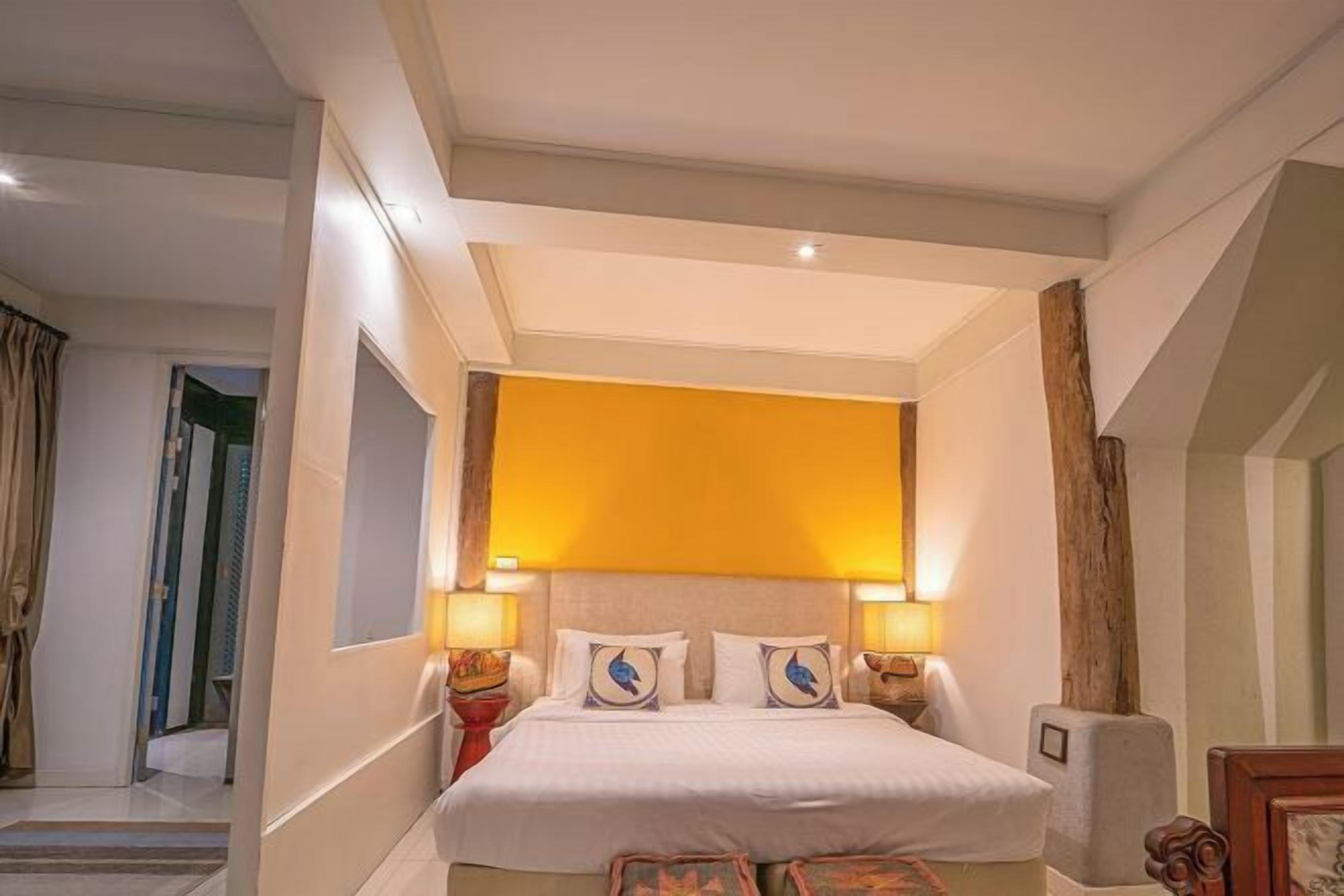 1 chambre, minibar, coffres-forts dans les chambres, bureau