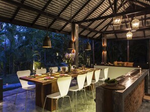 4 restaurants, serveren lunch, diner, Thaise gerechten