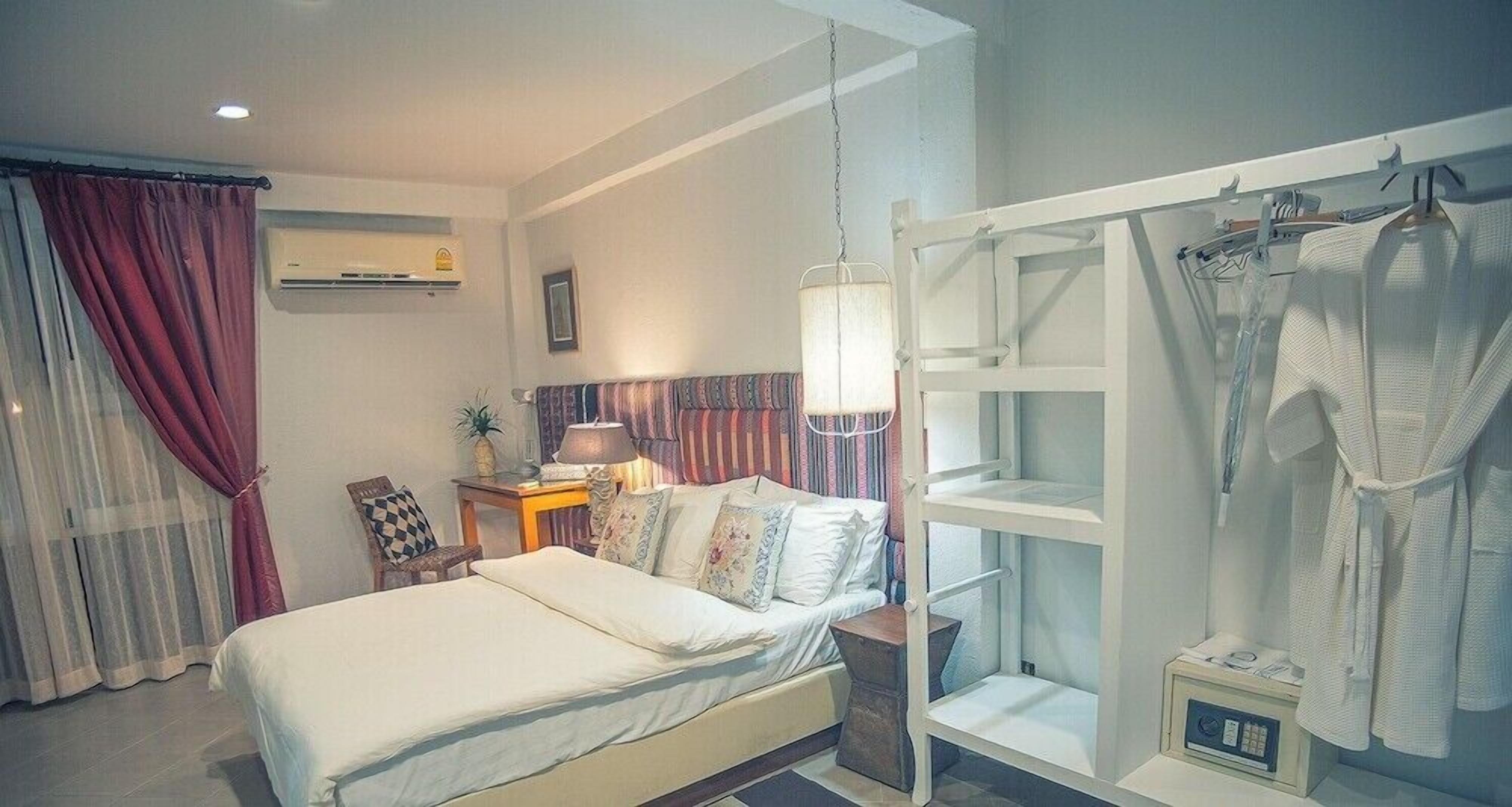1 bedroom, minibar, in-room safe, desk