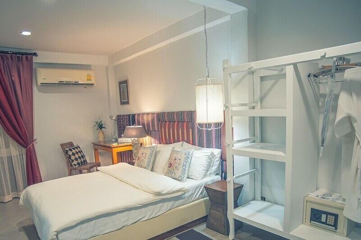 1 bedroom, minibar, in-room safe, desk