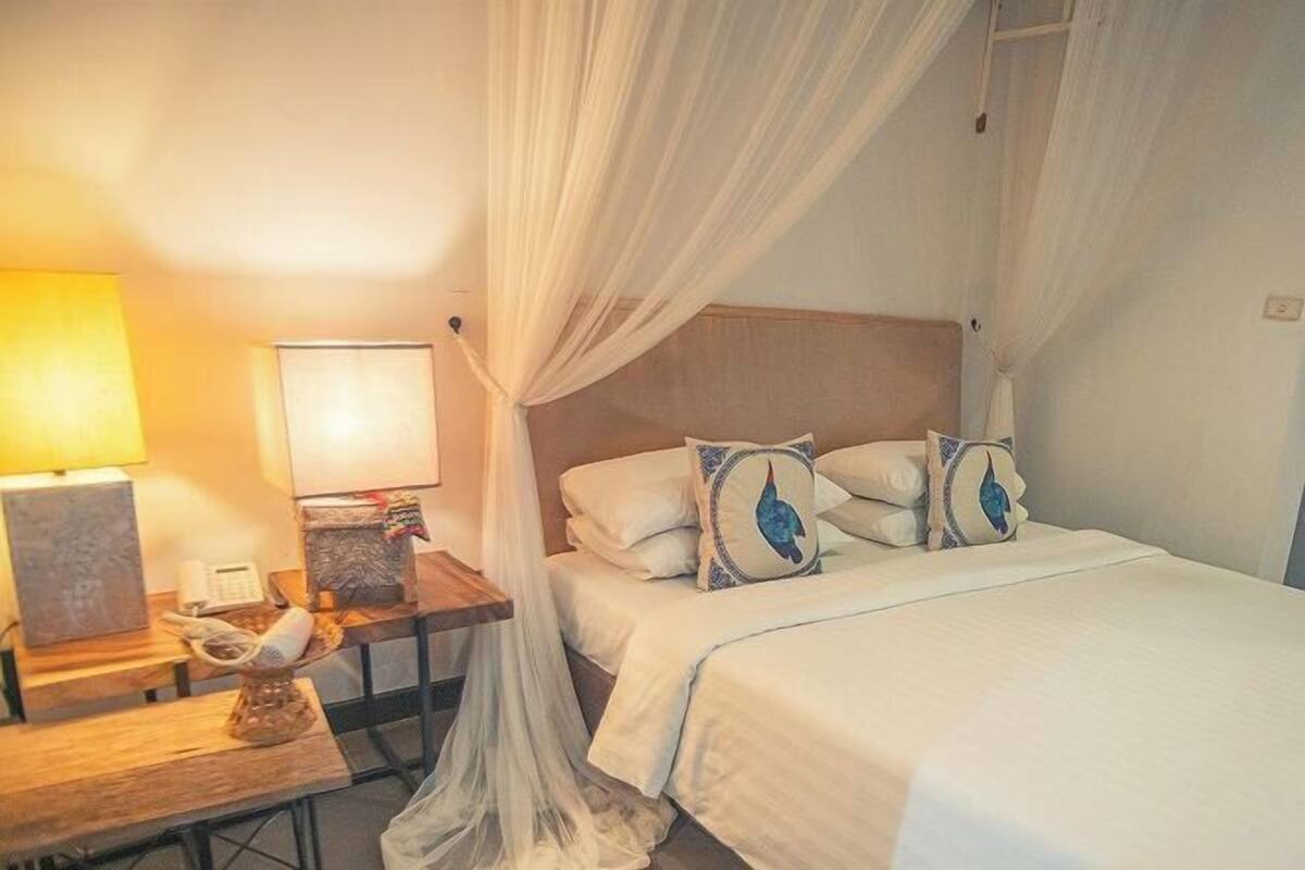 1 chambre, minibar, coffres-forts dans les chambres, bureau