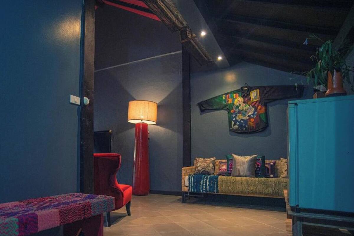 Living area | 32-inch LCD TV with cable channels, TV