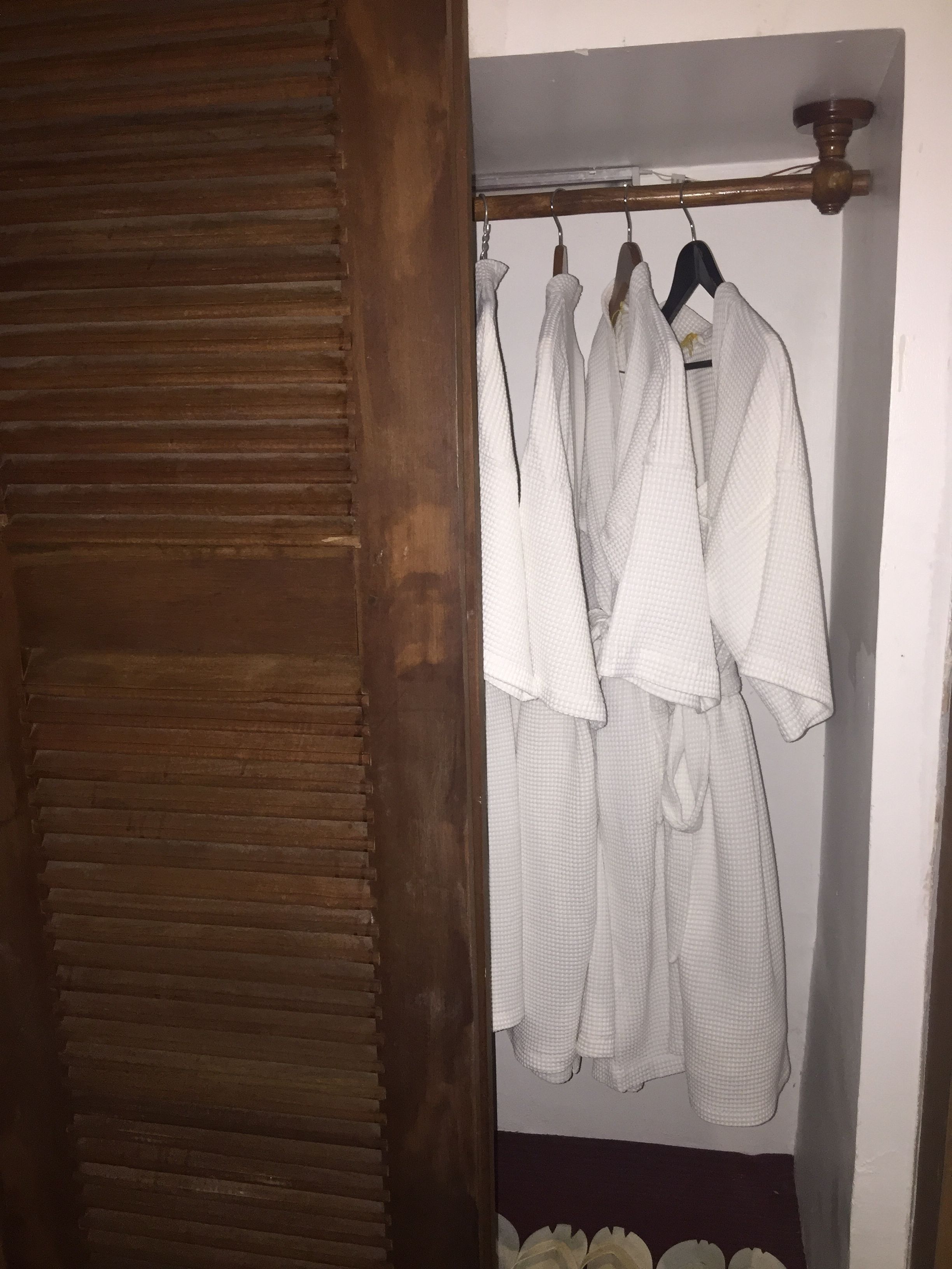 deluxe family suite - free pick up  | minibar, in-room safe, desk, soundproofing