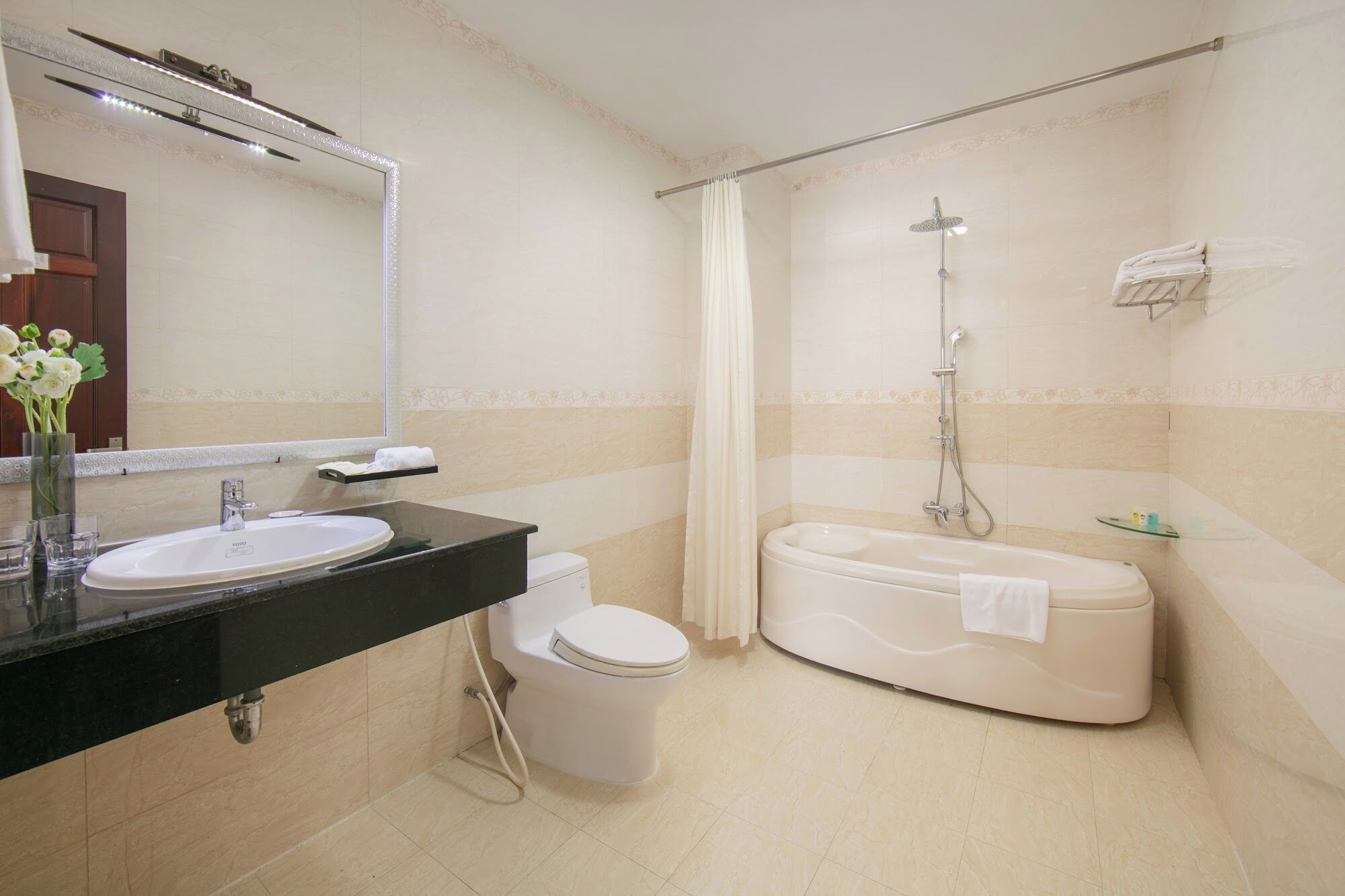 premier double room, river view | bathroom | hair dryer, bathrobes, slippers, towels