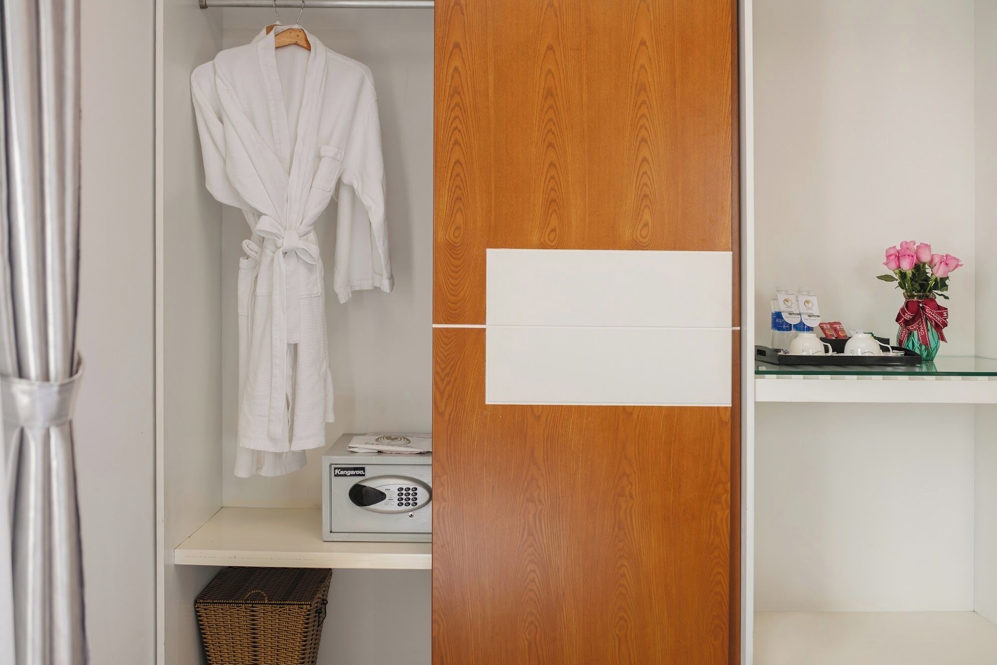 suite | 1 bedroom, premium bedding, minibar, in-room safe