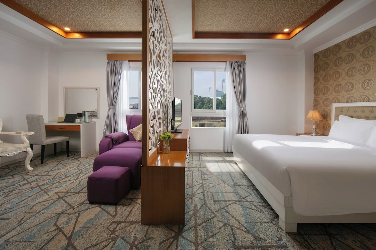 Premier-Doppelzimmer, Stadtblick | 1 Schlafzimmer, hochwertige Bettwaren, Minibar, Zimmersafe
