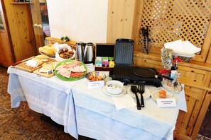 Free daily buffet breakfast