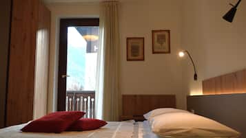 Superior Room, 1 Queen Bed | In-room safe, desk, soundproofing, free WiFi