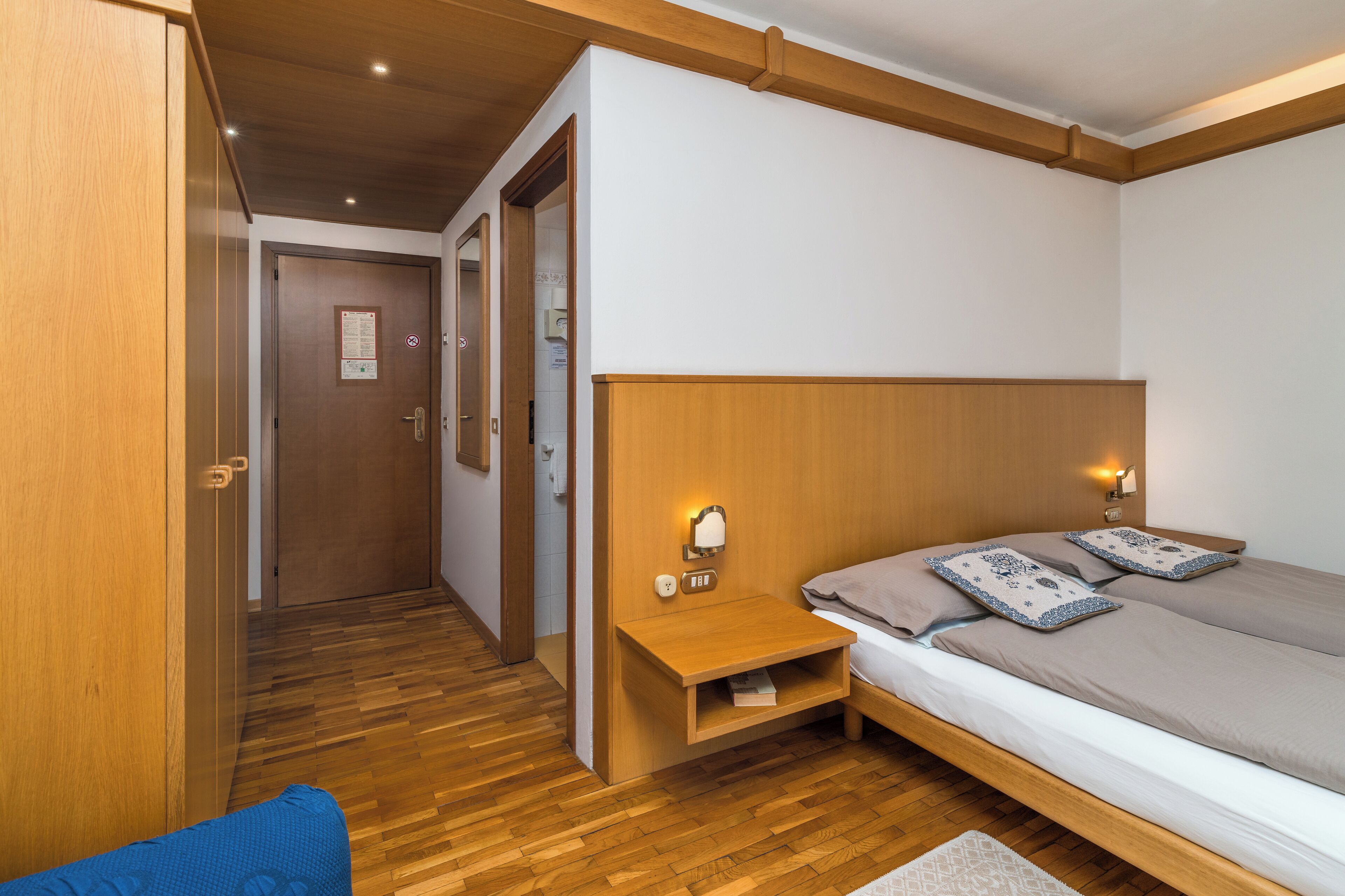 basic room | in-room safe, desk, soundproofing, free wifi