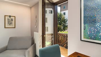 Junior Suite | In-room safe, desk, soundproofing, free WiFi