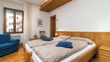 Basic Room | In-room safe, desk, soundproofing, free WiFi