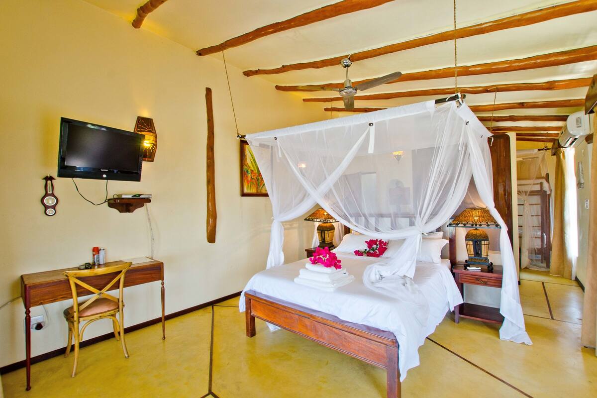 luxury suite | living room