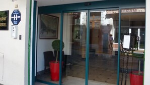 Property entrance - Hôtel Croix des Nordistes (Lourdes)