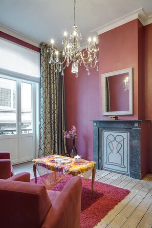 Cunas, wifi gratis y ropa de cama