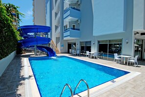2 piscinas externas, guarda-sóis, espreguiçadeiras
