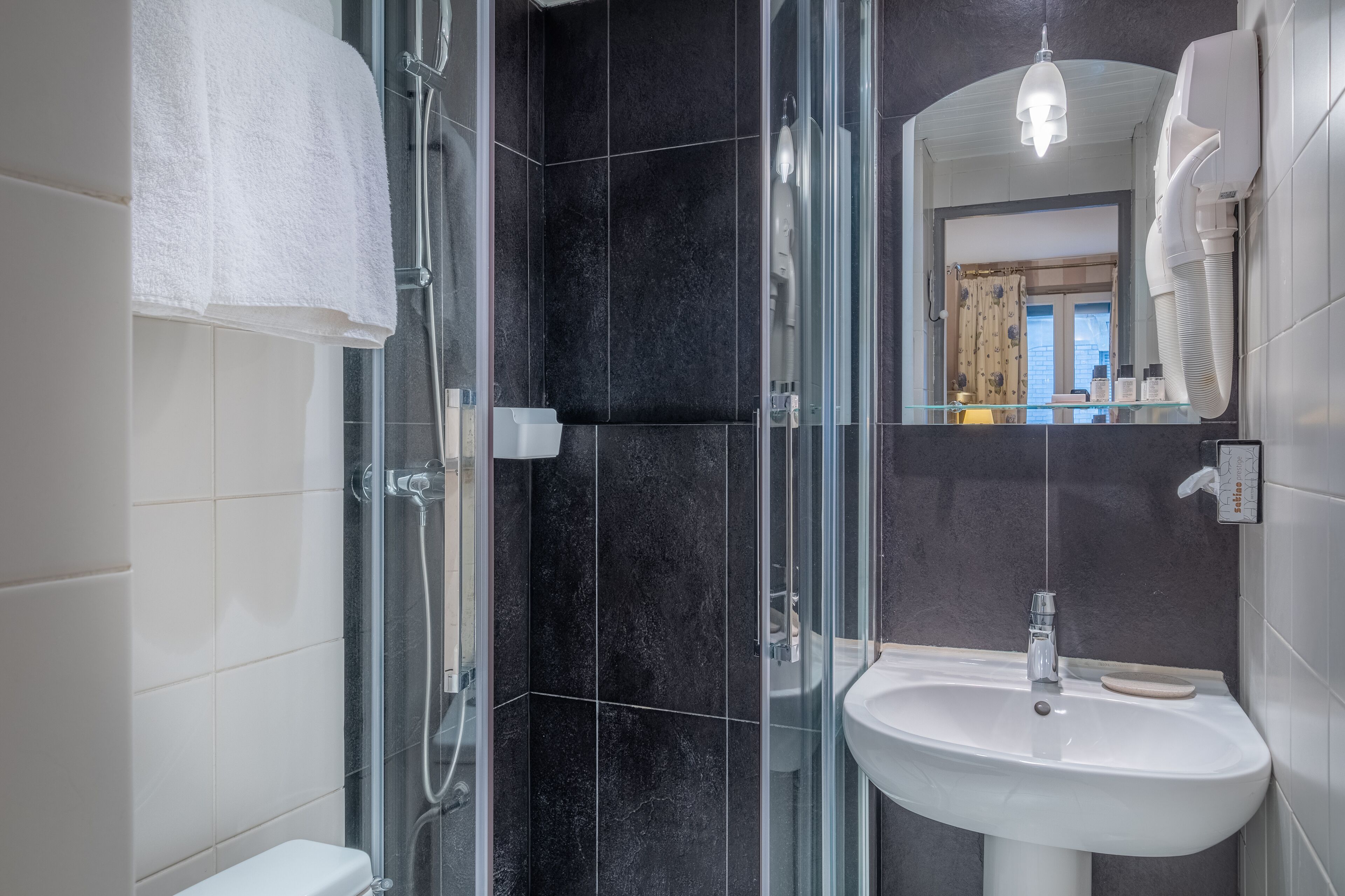 superior room | bathroom | free toiletries, hair dryer, towels, soap