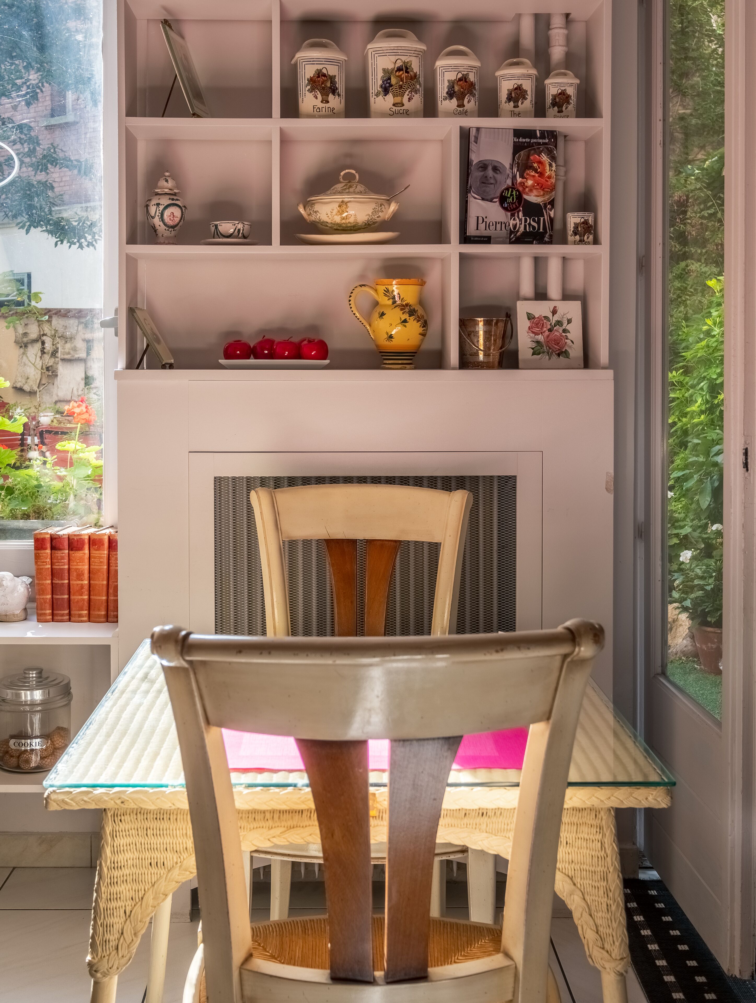 daily continental breakfast (eur 13 per person)