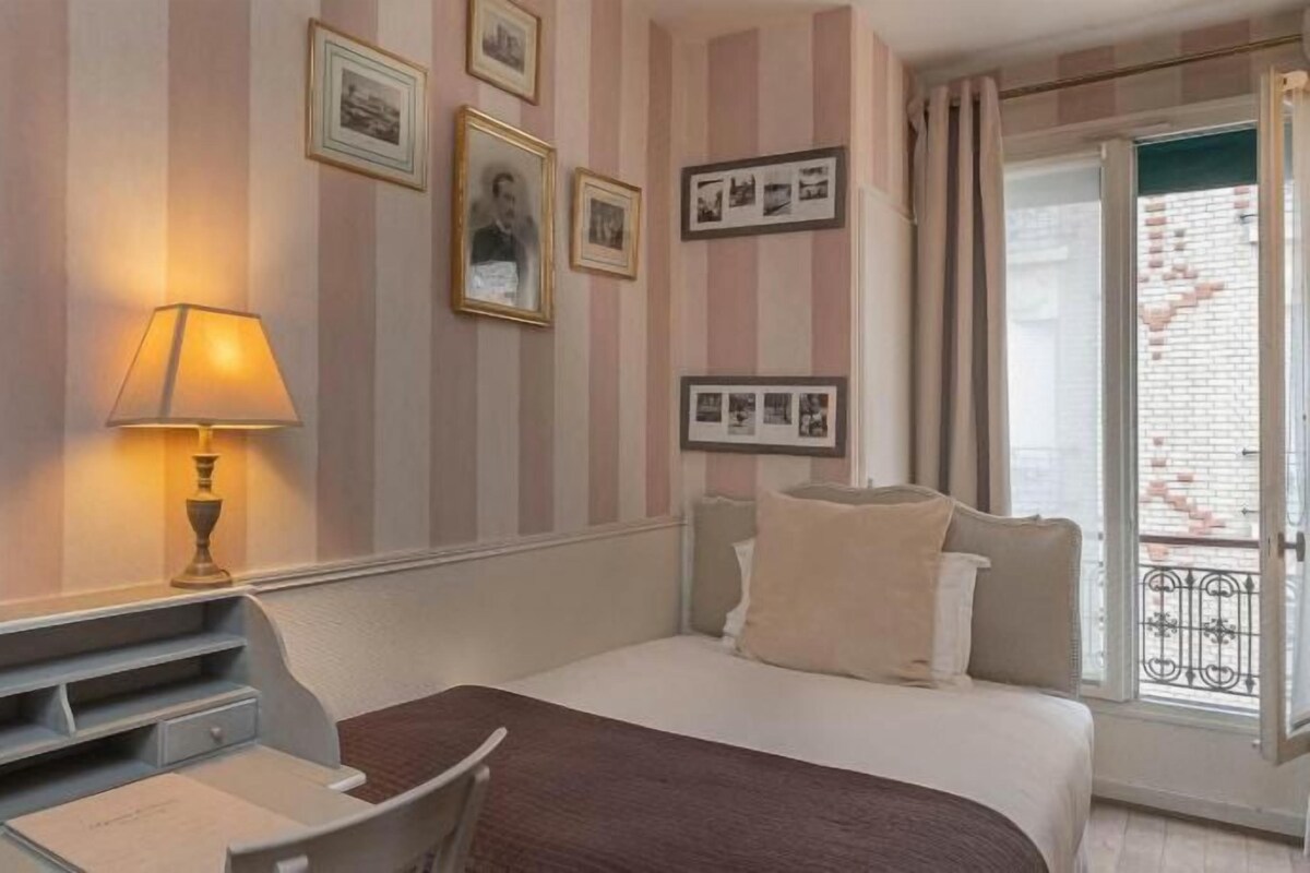Premium bedding, in-room safe, desk, laptop workspace