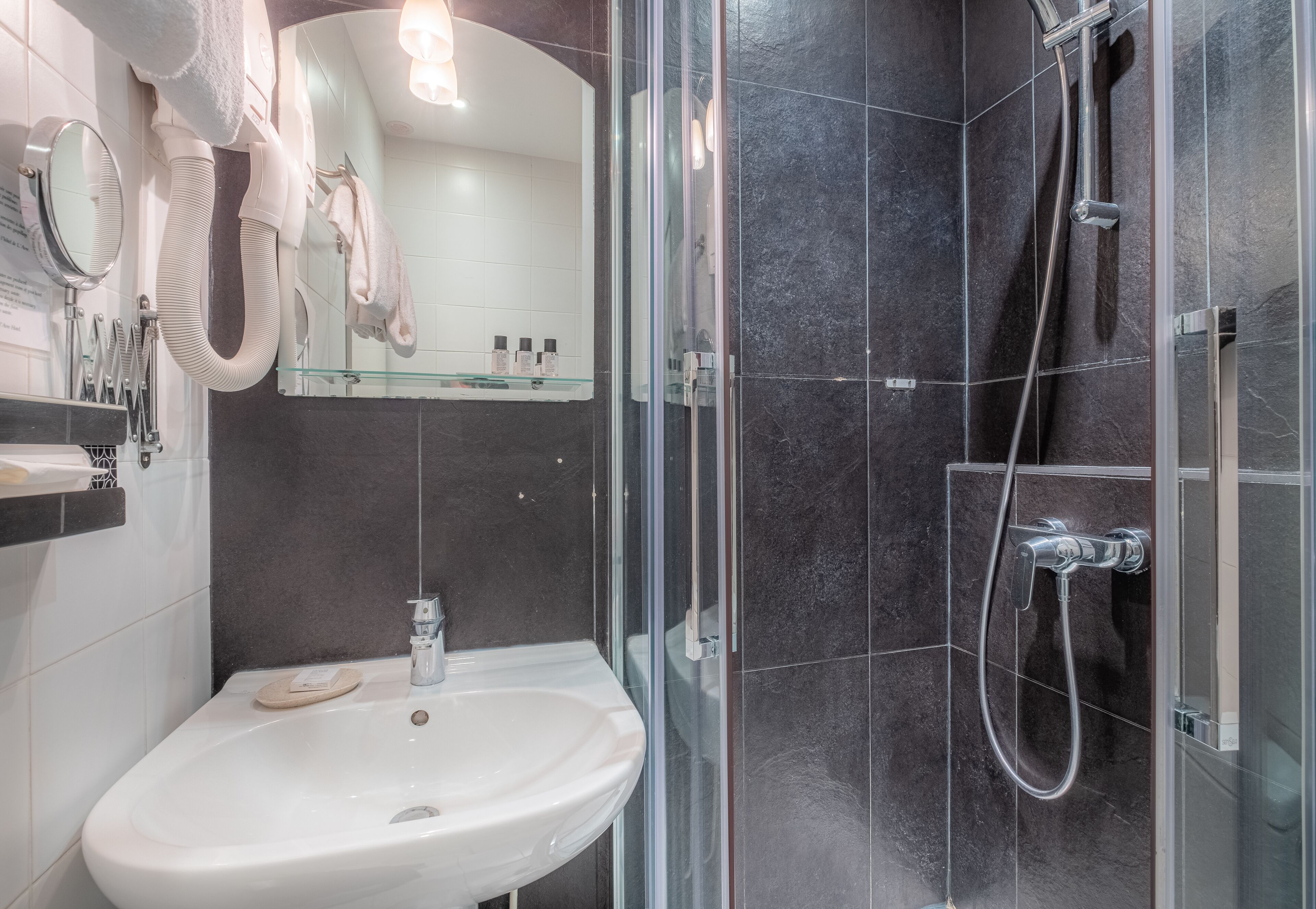 classic room | bathroom | free toiletries, hair dryer, towels, soap