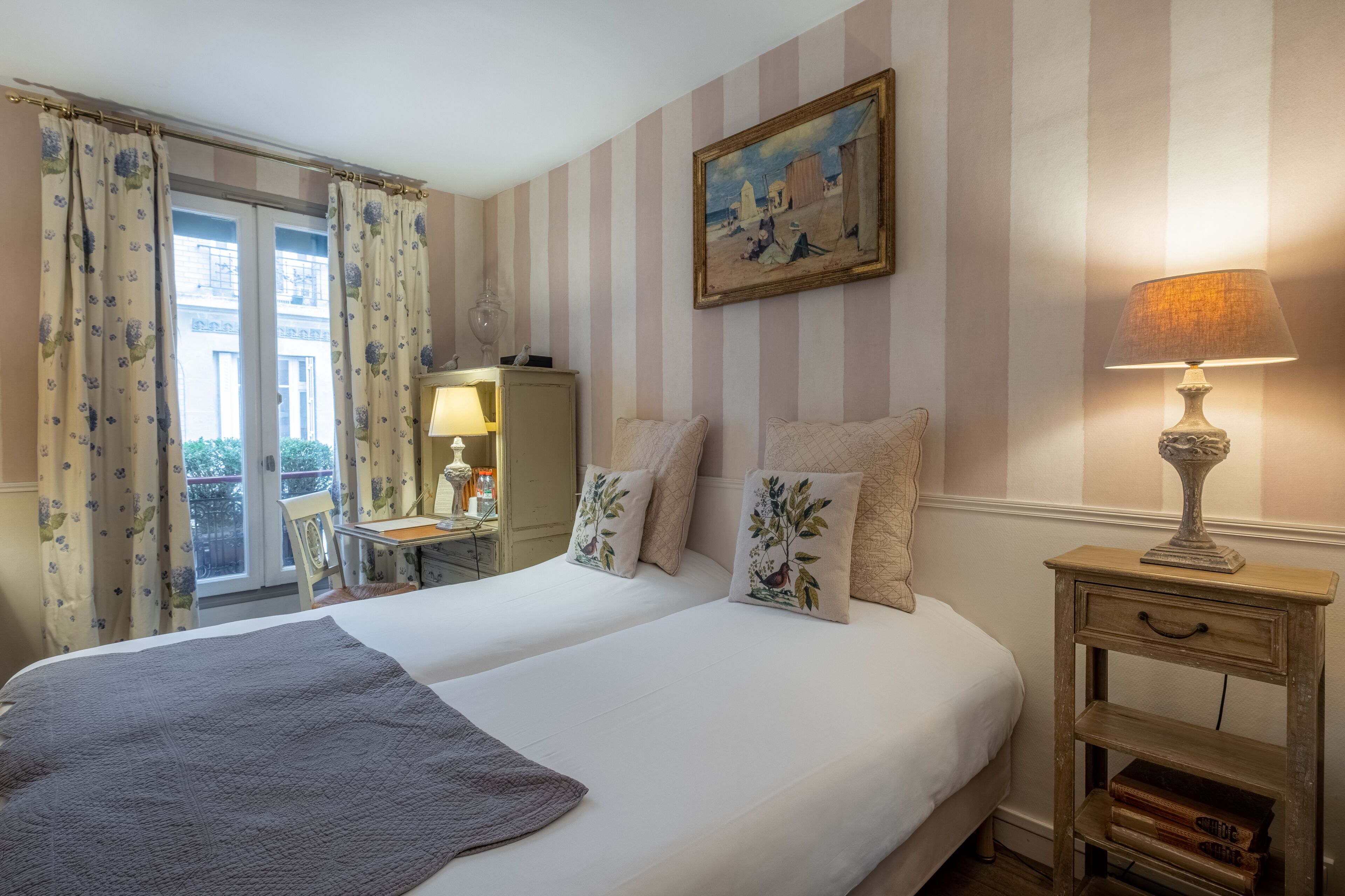 superior room | street view