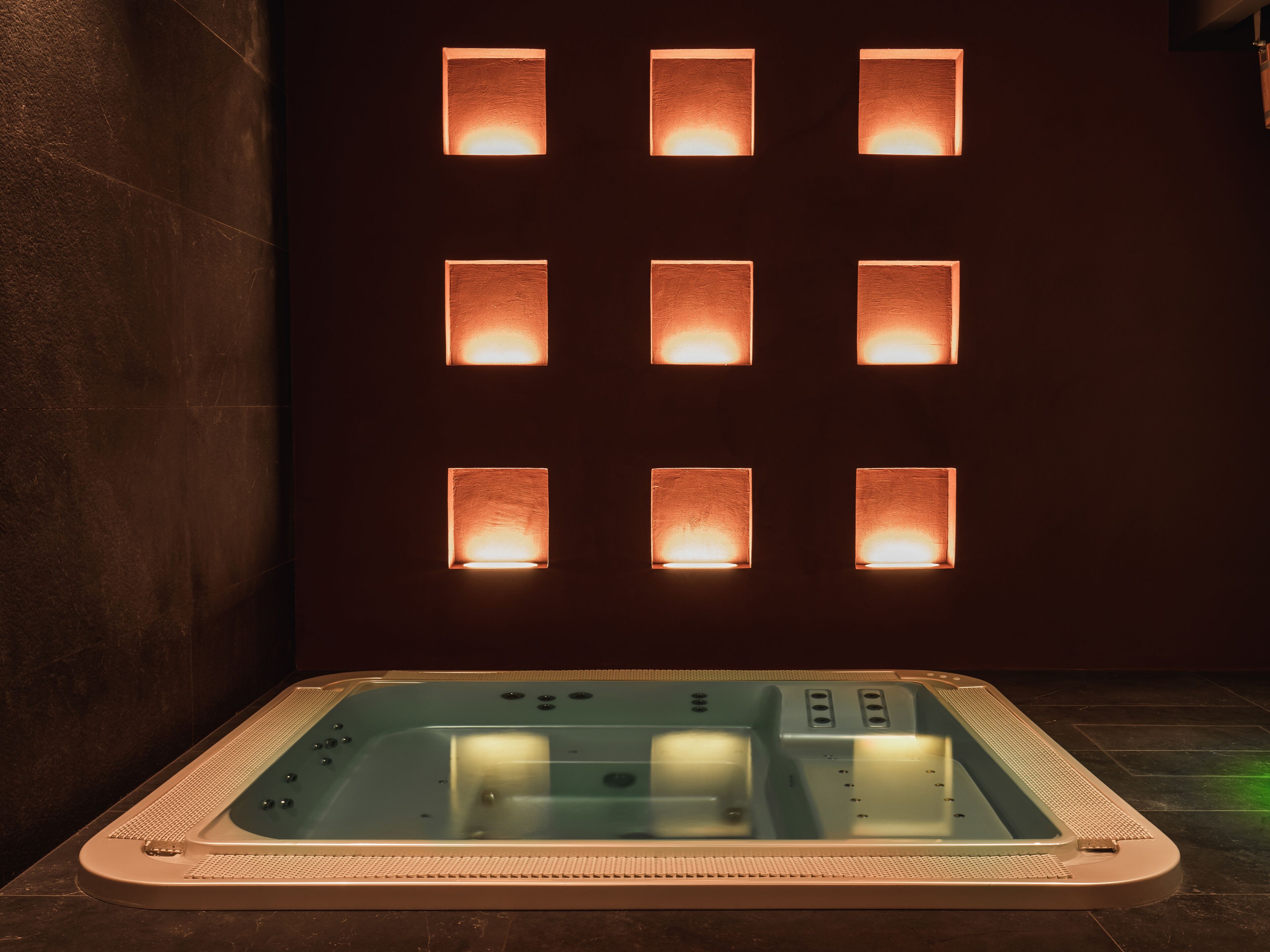 suite, jetted tub, harbour view (with private spa) | room amenity