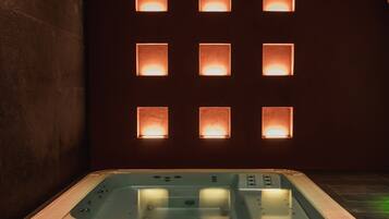 Suite, hidromasaje, vista al puerto (with private SPA) | Servicios de la habitación
