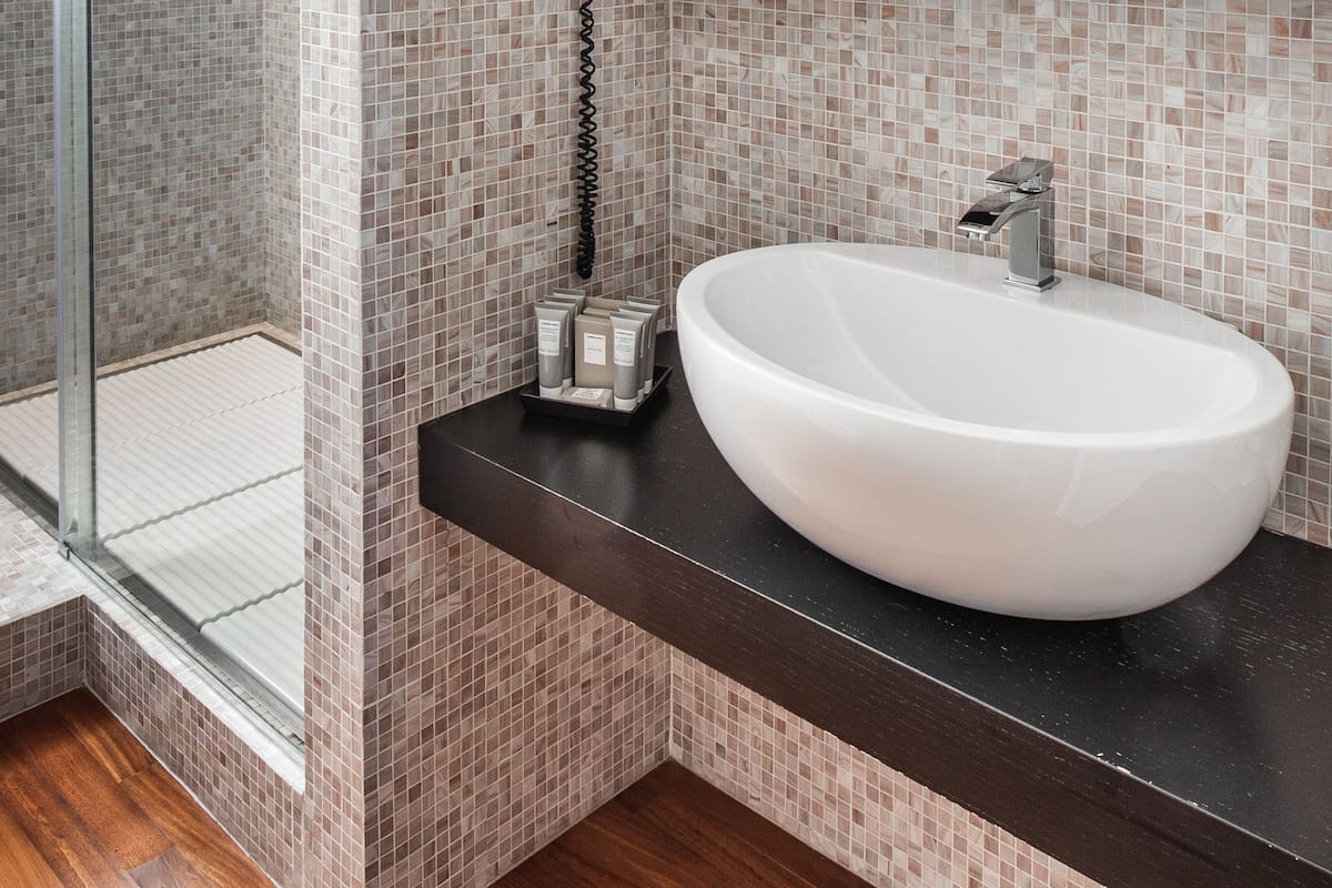 junior suite | bathroom | free toiletries, hair dryer, bathrobes, slippers