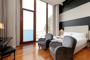 Deluxe Room, 1 Queen Bed, Sea View | Egyptian cotton sheets, premium bedding, down duvets, pillow-top beds