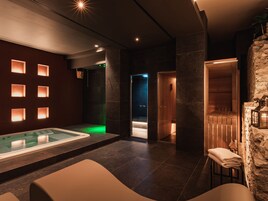 Sauna, hot tub, steam room, Turkish bath, body treatments, aromatherapy