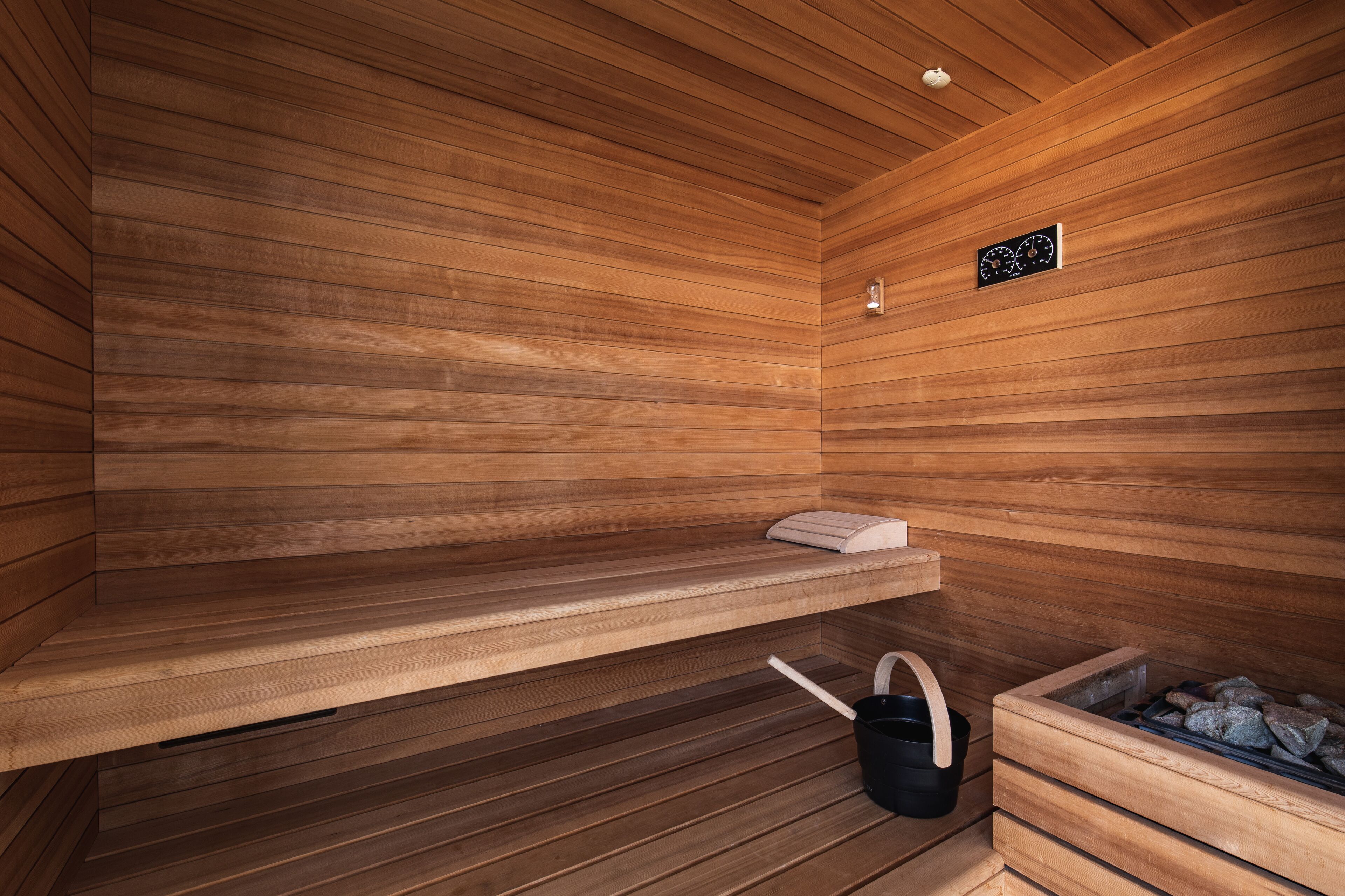 sauna, hot tub, steam room, turkish bath/hammam, body treatments