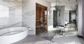 Suite, bubbelbad, uitzicht op haven (with private SPA) | Badkamer | Gratis toiletartikelen, een haardroger, badjassen, pantoffels