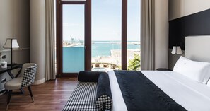 Deluxe kamer, 1 queensize bed, uitzicht op zee | Lakens van Egyptisch katoen, luxe beddengoed, donsdekens