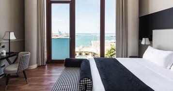 Deluxe Room, 1 Queen Bed, Sea View | Egyptian cotton sheets, premium bedding, down comforters, pillowtop beds